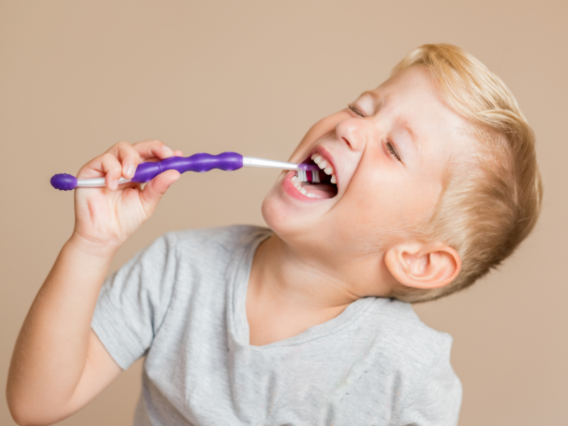 ¿Cómo evitar las caries en los dientes de leche?